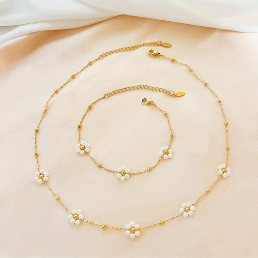 Minimalist Niche-style Loose-flower Pearl Necklace