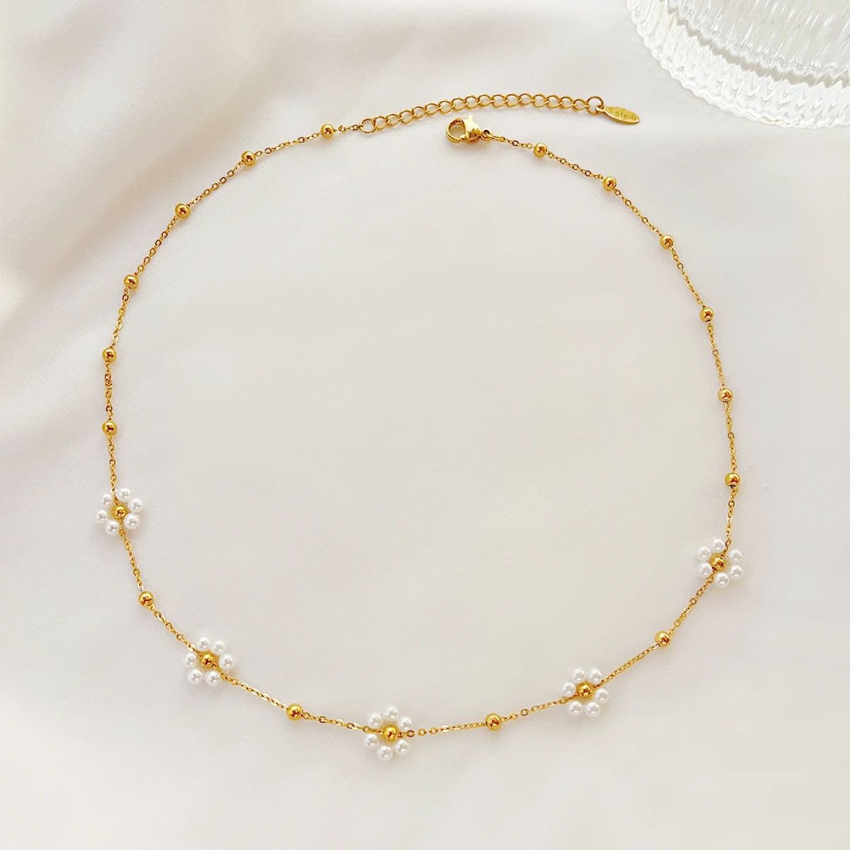 Minimalist Niche-style Loose-flower Pearl Necklace