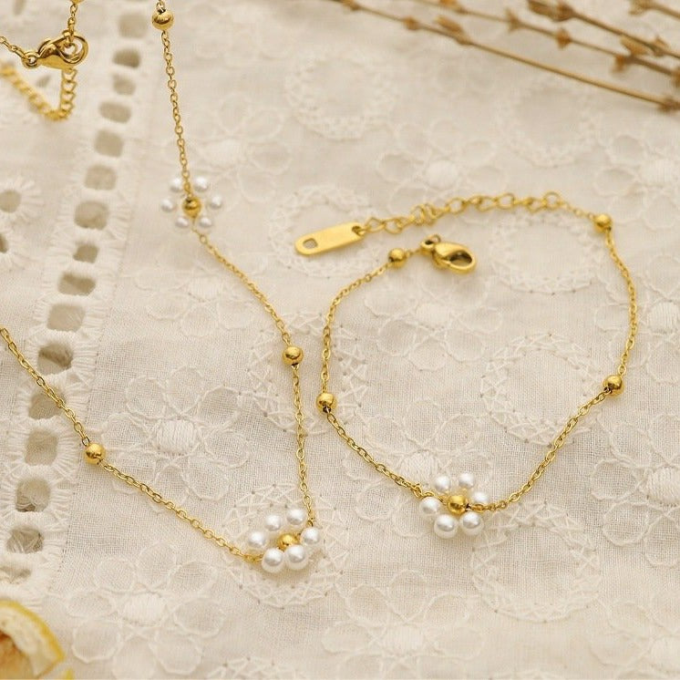 Minimalist Niche-style Loose-flower Pearl Necklace