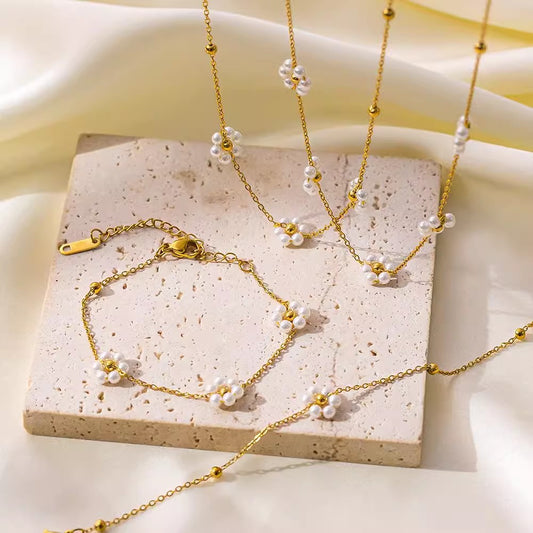 Minimalist Niche-style Loose-flower Pearl Necklace