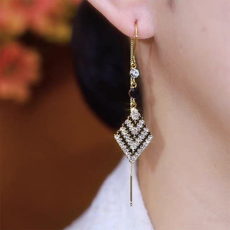 Temperament Black And White Full Diamond Rhombus Earrings Light Luxury