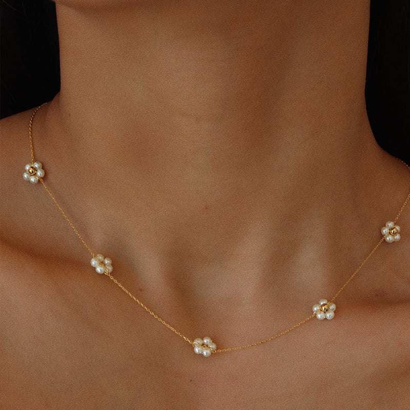 Minimalist Niche-style Loose-flower Pearl Necklace
